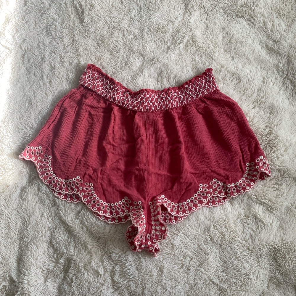 EMBROIDERED FLOWY SHORTS